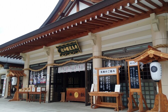 Hiroshima Walking Tour Why A Bomb was dropped to Hiroshima - Hiroshima Gogoku Shrine: The Calm Start That Sets the Tone