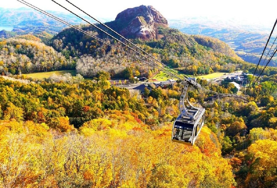 Hokkaido│Noboribetsu & Lake Toya Tour with Ropeway Ticket - Showa Shinzan: Active Volcano Views, Winter Adjustments Included
