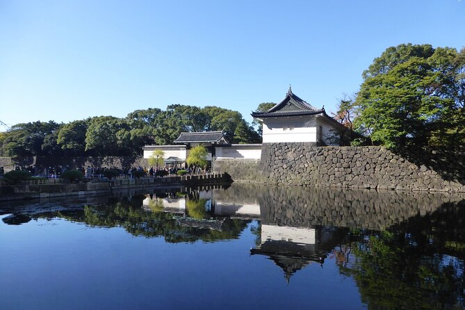 Imperial Palace East Garden and Edo Castle Walking Tour in Tokyo - Meeting Point at Wadakura Fountain Park, and How the Walk Gets Going