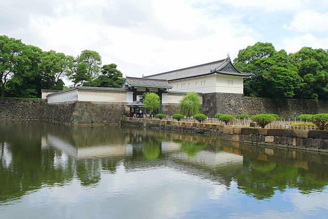 Imperial Palace East Garden and Edo Castle Walking Tour in Tokyo - Seasonal Timing: Cherry Blossoms, Autumn Colors, and Weather Reality