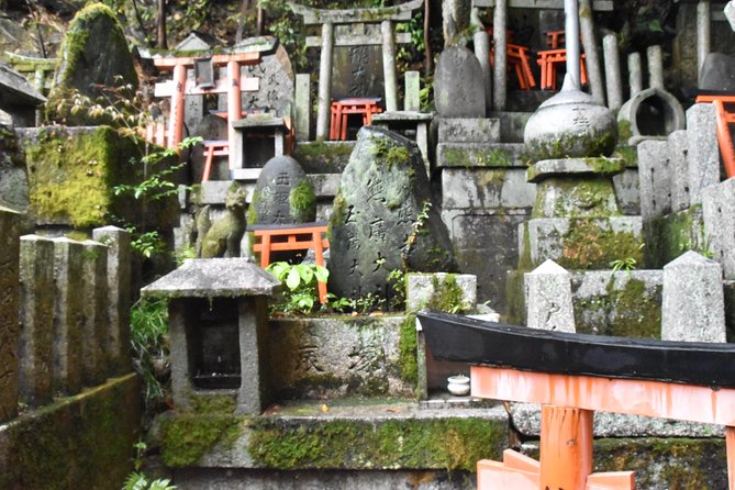 Inside of Fushimi Inari - exploring and lunch with locals - Main shrine time: red torii gates, context, and the holy rhythm