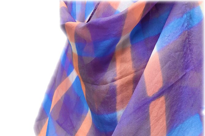 Itajime Shibori Scarf Class - Kyoto Shibori Museum upstairs: exhibits that make the dyeing click