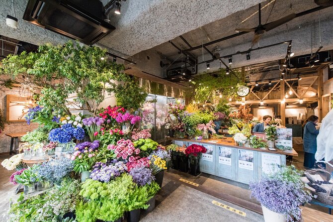 Japanese flower arranging (Ikebana) Experience/Workshop in Tokyo - The flowers and tools: everything you need, minus the base you might buy