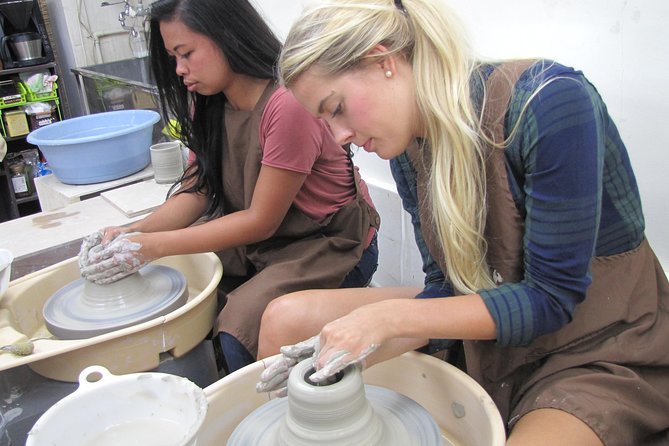 Japanese Pottery Class in Tokyo - Your first 10 minutes: forms, samples, and how the lesson flows