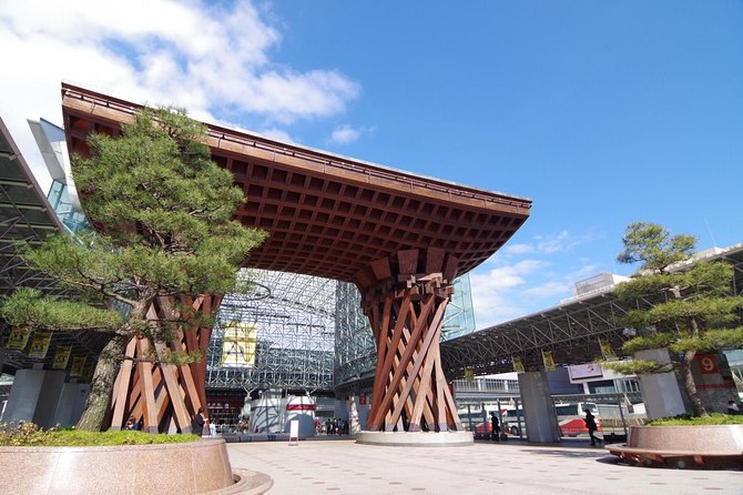 Kanazawa 4hr Private Tour with Government Licensed Guide - Nagamachi Samurai District and Kanazawa Castle: where the Maeda era sits in the streets