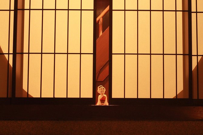 Kanazawa Night Tour with Local Meal and Drinks - Your guide can make or break the night