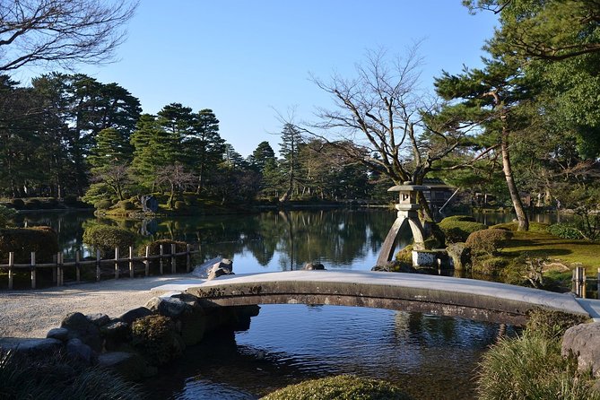 Kanazawa Private Tour with a Local – Highlights & Hidden Gems - Kenrokuen Garden, famous for a reason, paced for actual viewing
