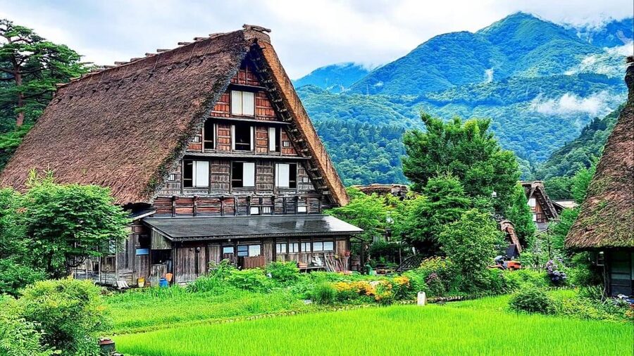 Kanazawa/Takayama: Shirakawago & Takayama Private Day Tour - The Short Final Walk: A Last Chance to Get Your Photos and Souvenirs