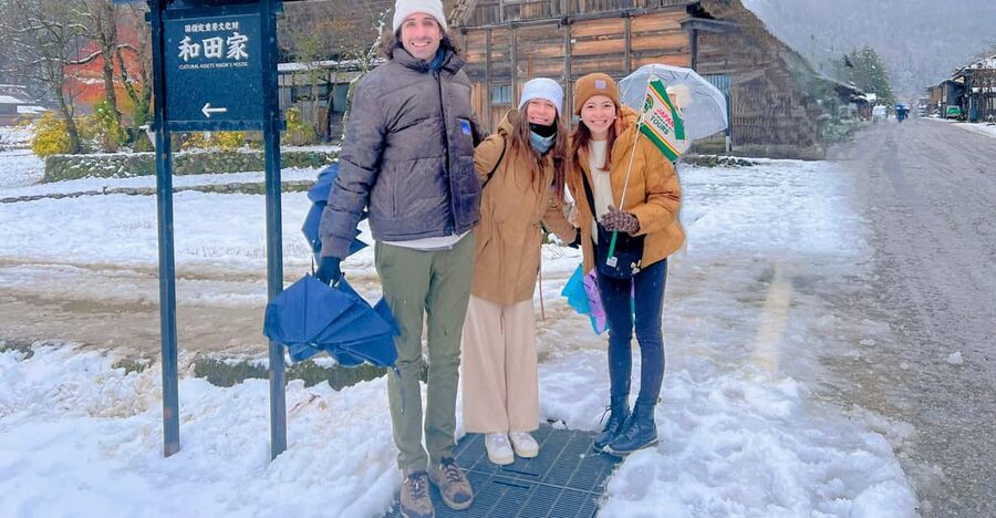Kanazawa: World Heritage Shirakawa-go Morning Guided Tour - The bus commentary and headset audio: clarity without boredom