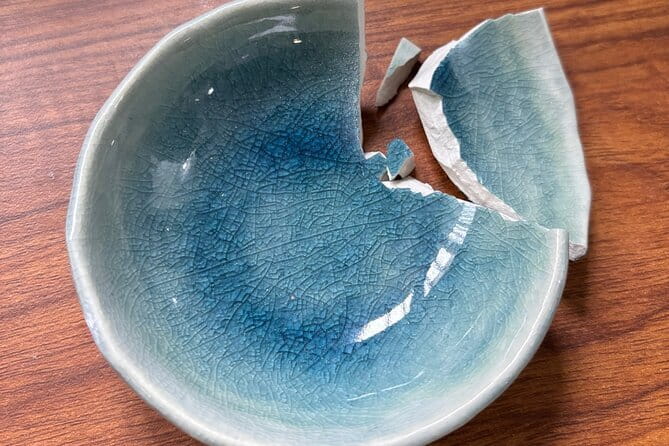 Kintsugi Experience in Naha, Okinawa - Art from Broken Pieces! - 漆工房 小手毬 (Urushi Studio Kodemari) and the Comfort of a Small Class