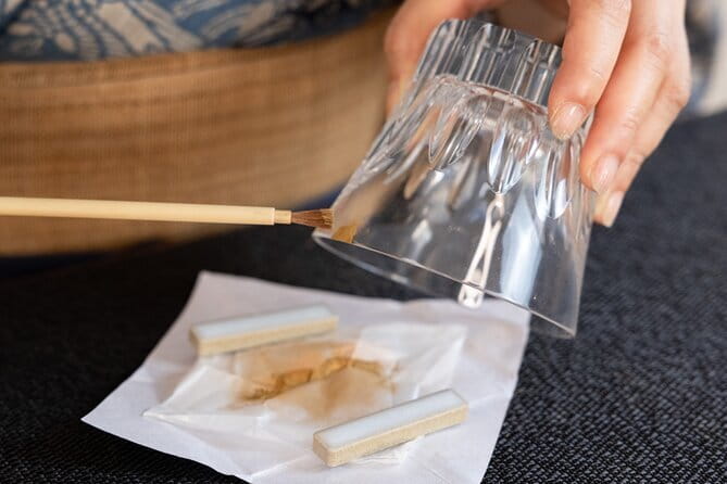 Kintsugi Workshop Class in Shibuya, Tokyo with mon cadeau - Picking your crockery: choosing the piece you will restore