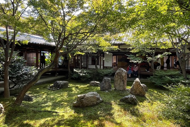 Kiyomizu Temple and Backstreets of Gion, Half Day Group Tour - Sannenzaka and Ninenzaka: classic Kyoto slopes that set the tone