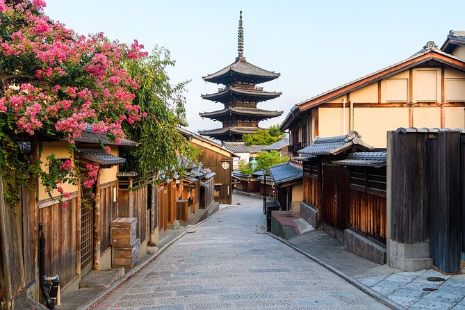 Kiyomizu Temple and Backstreets of Gion, Half Day Group Tour - Yasaka Pagoda and the short stops that add meaning