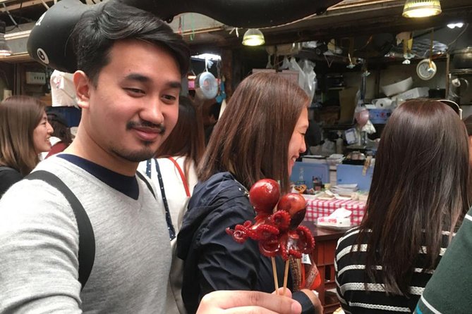 Kuromon Market Food Walking Tour in Osaka (6 stops, 6 tastes) - Where the Walk Begins: Finding the Meeting Point Fast