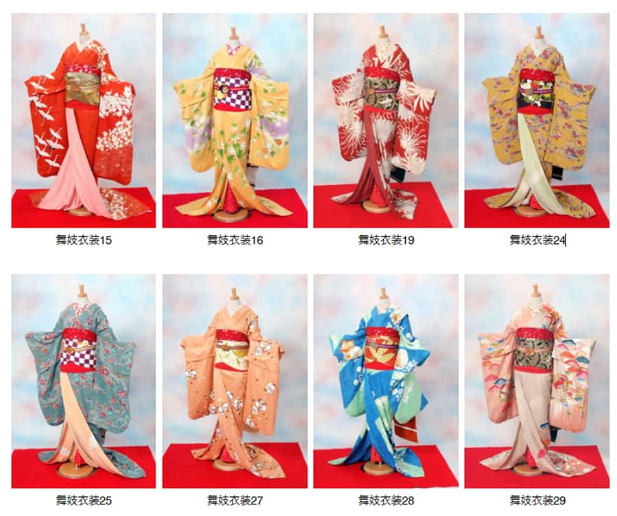 Kyoto: 2-Hour Maiko Makeover and Photo Studio Shoot - Choosing a Kimono That Matches the Season
