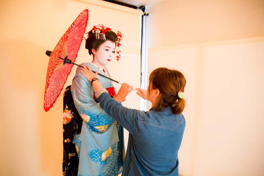 Kyoto: 2-Hour Maiko Makeover and Photo Studio Shoot - Maiko Makeup, Including the Two-Stripe Neck Style
