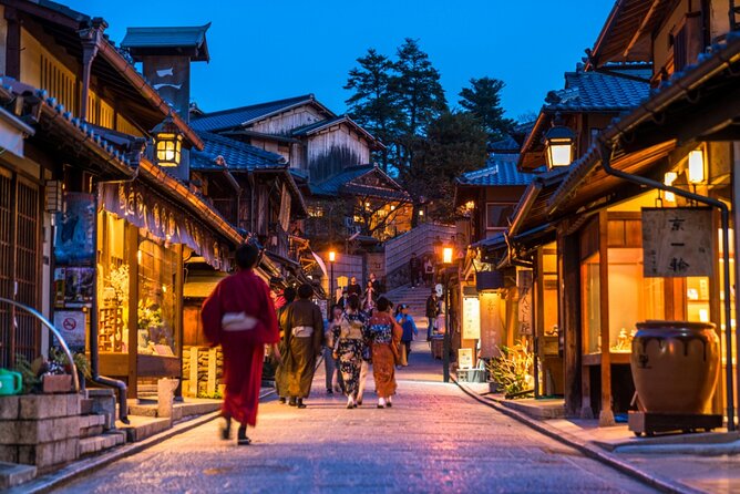 Kyoto 5-Star Geisha Night Walk: Small-Group Authentic Experience - Hōkan-ji Temple (Yasaka Pagoda): A Night Photo Stop That Actually Makes Sense