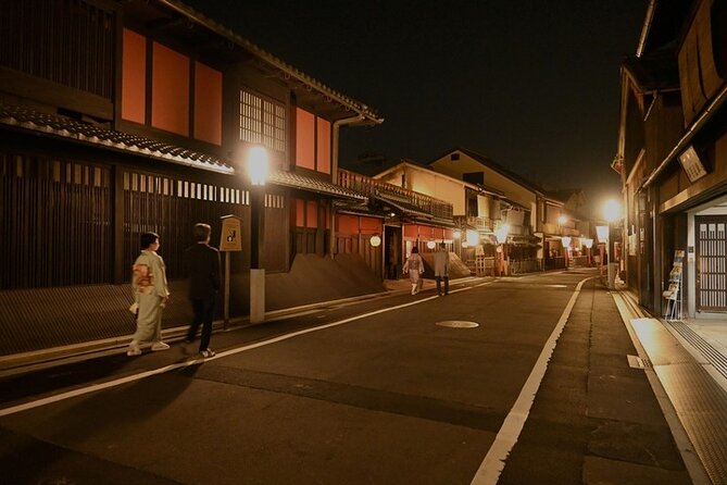 Kyoto 5-Star Geisha Night Walk: Small-Group Authentic Experience - Ninenzaka and Nene-no-Michi: Lantern Lanes Plus a Real Snack Break