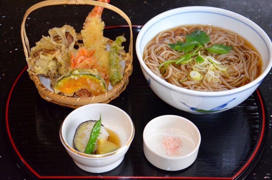 Kyoto: Casual Pontocho Evening Food Tour - What You’ll Actually Eat: Classic Kyoto Snacks Plus Seasonal Favorites