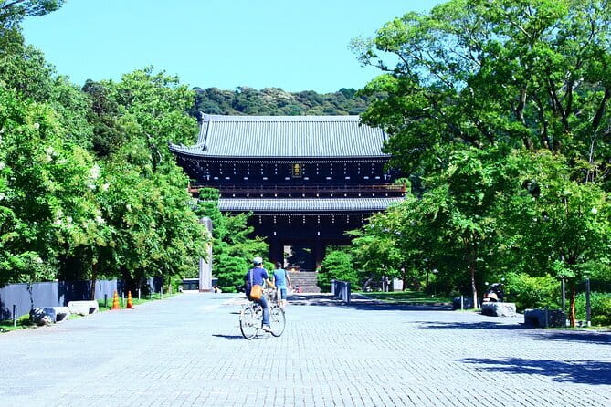 Kyoto E-Bike Tour of Hidden Gems, Backstreets and Temples - Key moments that make this tour work