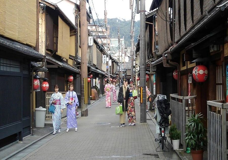 Kyoto Evening Gion Food Tour - The 10-course kaiseki dinner: why the meal is the anchor