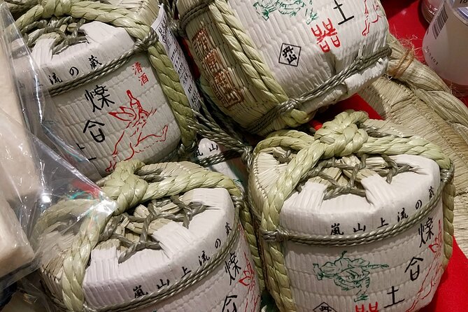 Kyoto Food Tour of 10 Tastings with Wagyu, Mochi & More Surprises - Group size, guide energy, and communication reality checks