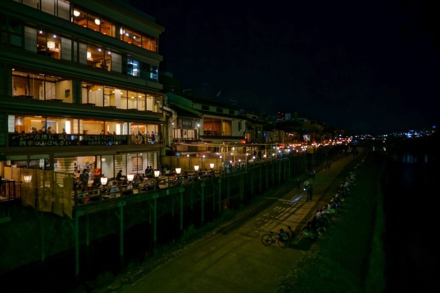 Kyoto: Foodie Night Tour in Gion with 9 dishes + 6 Sake - Practical tips that make or break the night