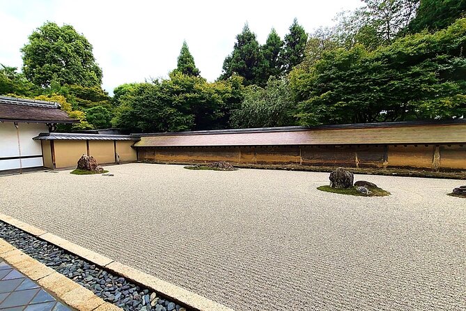 Kyoto Full Course Tour: Explore 10 Must-See Sights & Hidden Gems - Hokan-ji and the Yasaka Pagoda Look: A Perfect Photo Stop With Context