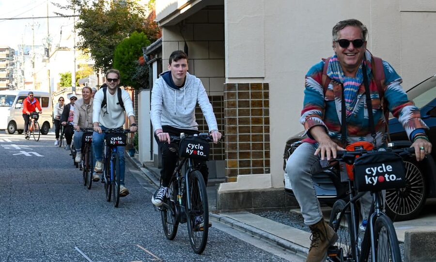 Kyoto: Full Day Bike Tour - Tofukuji photo stop and Fushimi Inari’s Senbon Torii finish