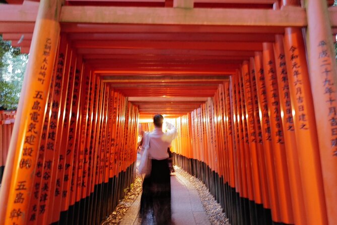 Kyoto Fushimi-Inari Night Walking Tour - Enter Fushimi-Inari When the Crowd Energy Drops