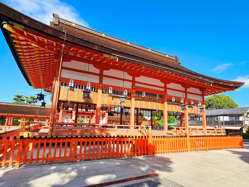 Kyoto: Fushimi Inari Taisha Guided Walking Tour - Meeting at Daily Yamazaki Fushimi Inari Taisha, and how the tour stays on time