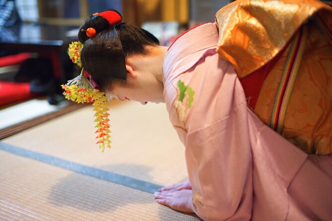 Kyoto Geisha Show Cultural Hour with an apprentice geisha, Maiko - The 90-Minute Flow: From Honmachi Meeting to Dance