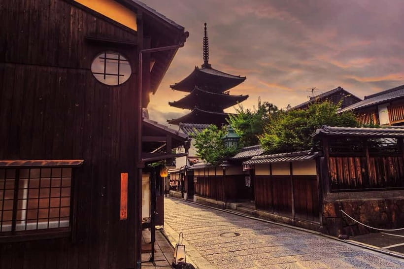 Kyoto Geisha Walking Tour: Gion District & Hidden Gems - The 2 Hour Pace and What It Feels Like in Gion
