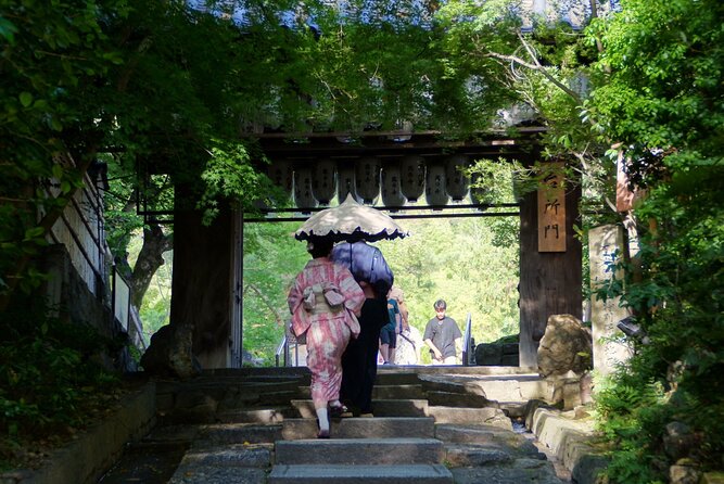 Kyoto: Gion and Geisha District Walking Tour - The guide’s role: what makes this walk feel personal