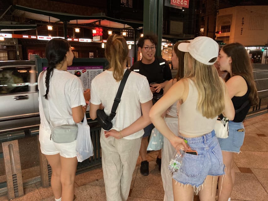 Kyoto: Gion Evening Walk with Hidden Gems, Geisha & Sake - Why Gion After Dark Feels More Real