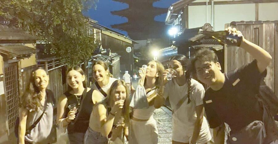 Kyoto: Gion Evening Walk with Hidden Gems, Geisha & Sake - Small Group Size, Real Conversation, and the Guide Factor