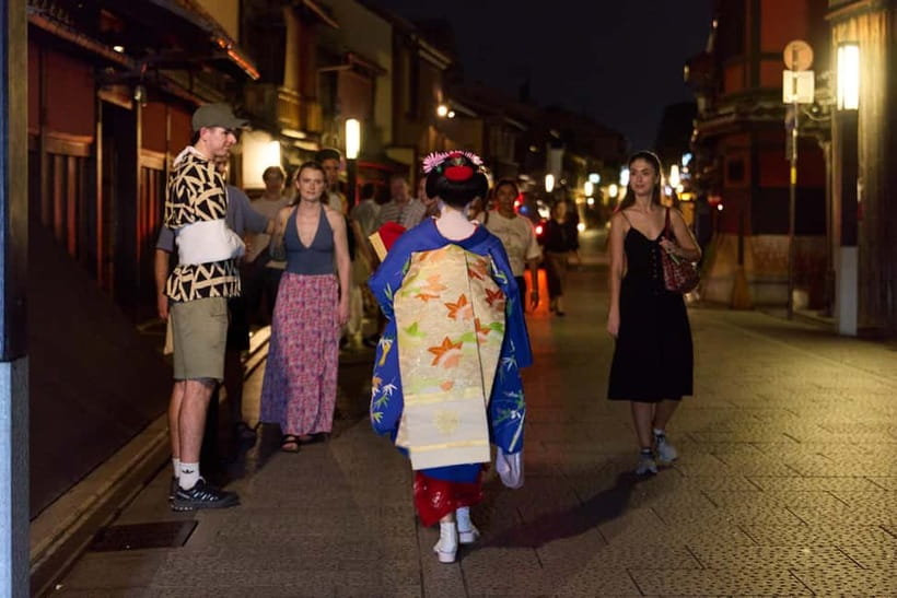 Kyoto: Gion Geisha District Walking Tour - Stories of Geisha - Nighttime Gion and Pontocho: Why This Works Better Than Daytime