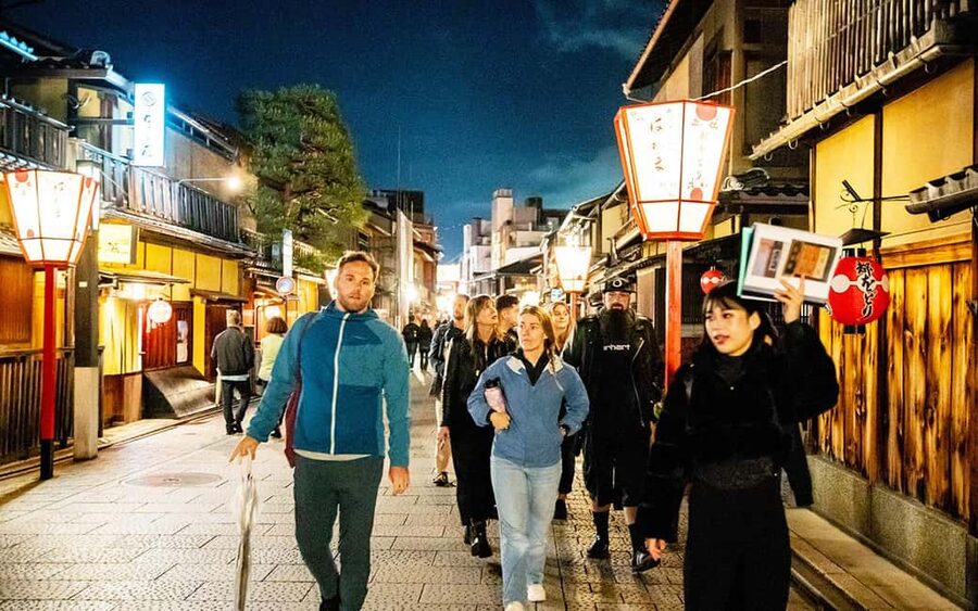 Kyoto: Gion Hidden Gems & Geisha Culture Tour - Tatsumi-jinja and Yasaka Shrine, where the stories get grounded