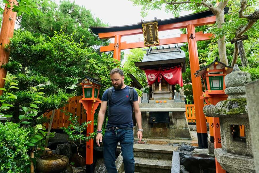 Kyoto: Gion Hidden Gems & Geisha Culture Tour - Rain, walking pace, and the small rules that protect the experience