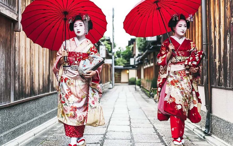 Kyoto: Gion Hidden Gems & Geisha Culture Tour - Meeting at Macdonald Shijo Ohashi, then getting rolling smoothly