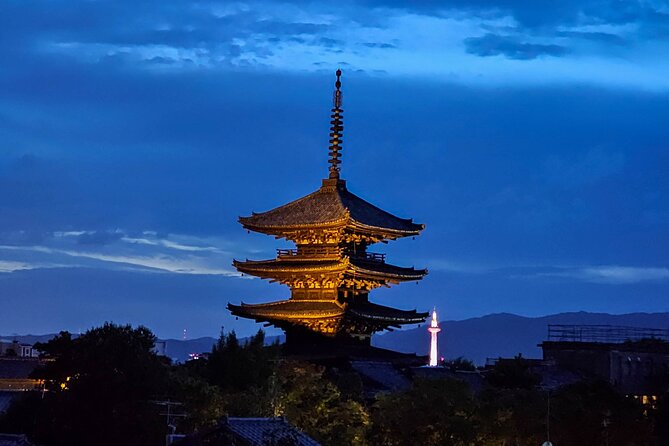 Kyoto Gion Night Walk & Geisha District Guided Tour - Why Gion at night is the whole point for first-time Kyoto visitors