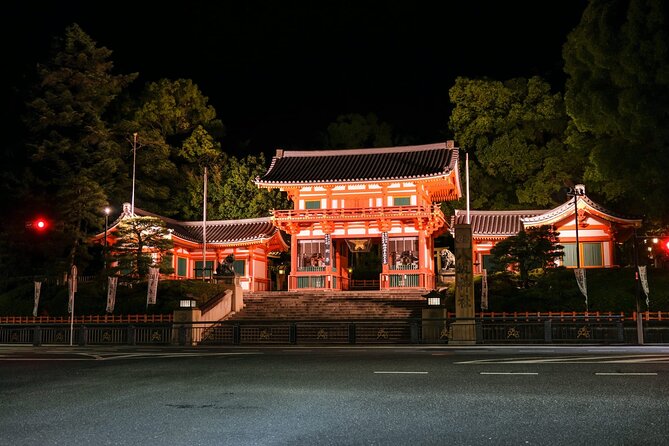 Kyoto: Gion Night Walking Tour with Geisha Insight - Tatsumi Daimyojin Shrine and what you learn about geisha spotting