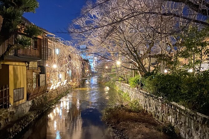 Kyoto: Gion Night Walking Tour with Geisha Insight - Price and logistics: what you get for $25