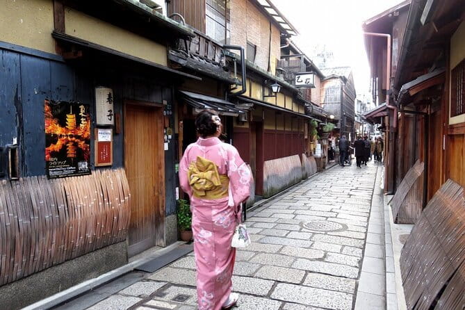 Kyoto: Gion & Pontocho Food Tour with 13 Dishes - Gion Street Food Moment: Small Bites, Big Purpose