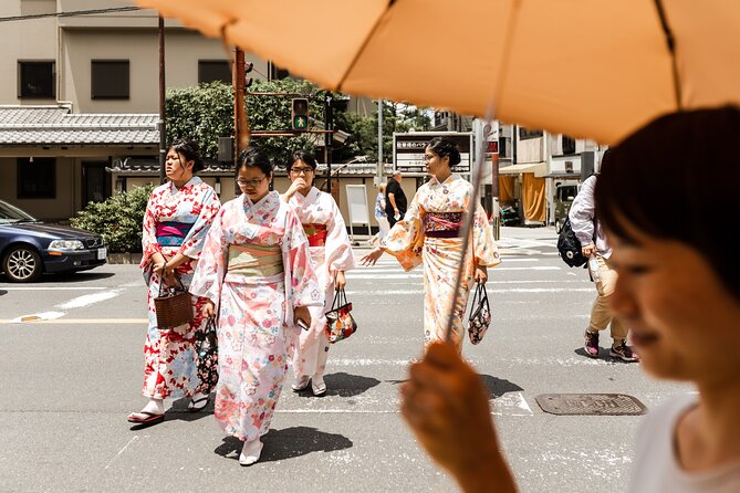 Kyoto Gion Private Tour with a Local Guide – Geisha District - Entering Gion with a guide who actually explains what you see