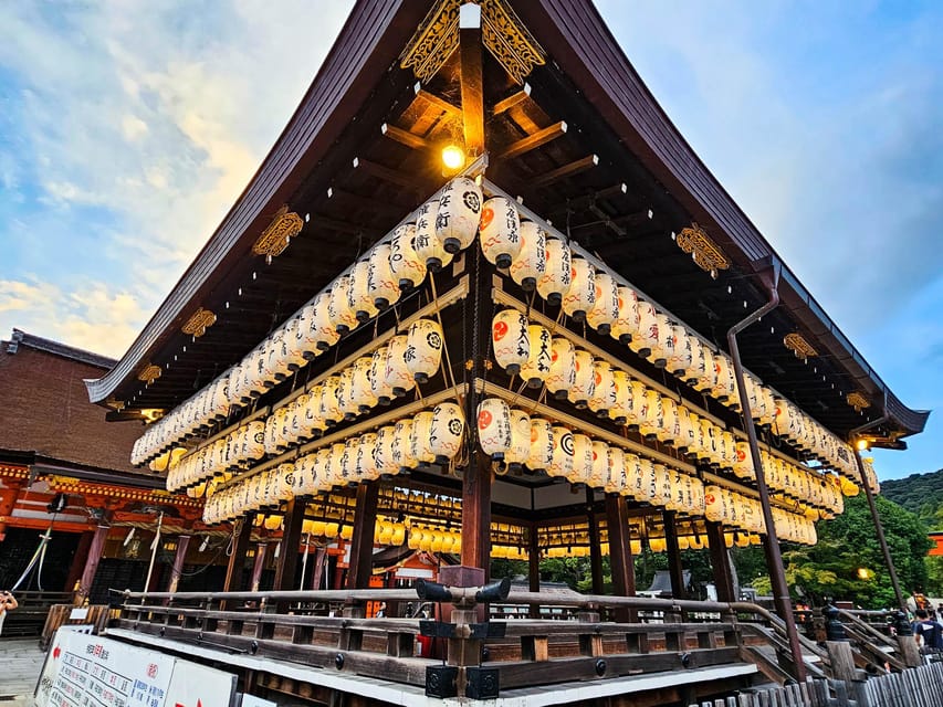 Kyoto: Gion Sunset Walking Tour with Local Guide - Geiko and maiko: spotting them is luck, handling the moment is skill