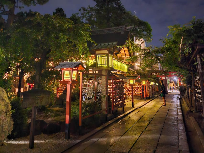Kyoto: Gion Sunset Walking Tour with Local Guide - Why a Gion sunset walk is better than a rushed daytime stop