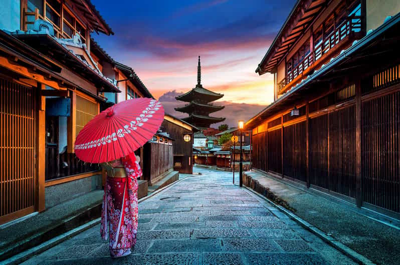 Kyoto: Gion Sunset Walking Tour with Local Guide - Hanamikoji Street: the classic lane, explained so it feels personal