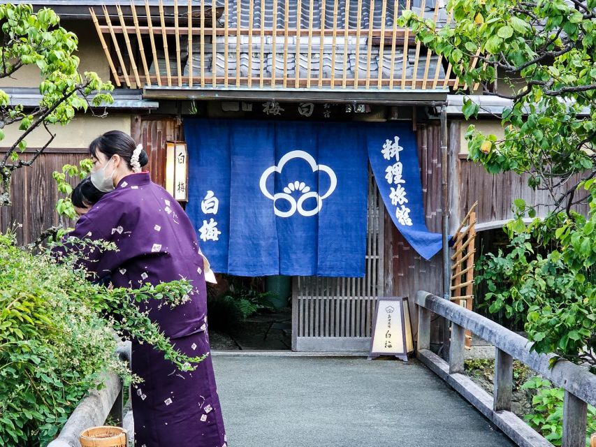 Kyoto: Gion Sunset Walking Tour with Local Guide - Yasaka Shrine, also called Gion Shrine: traditions you can actually connect to Gion