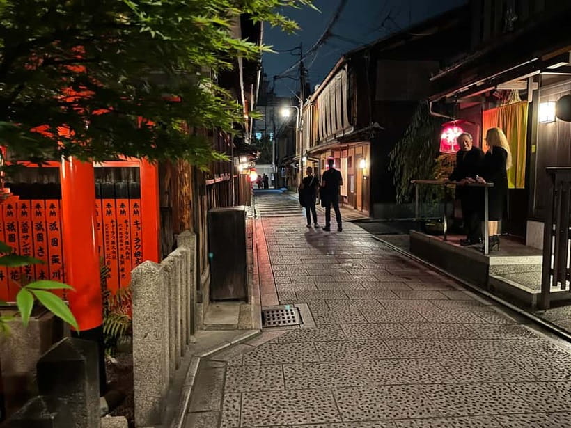 Kyoto: Gion Walking Tour - Why Gion Is Better on Foot Than From the Sidewalk